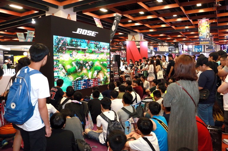 【漫博 19】《传说对决》Mad Team 表演赛 吸引大批粉丝围观