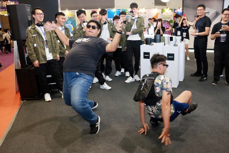 【漫博 19】《传说对决》Mad Team 表演赛 吸引大批粉丝围观