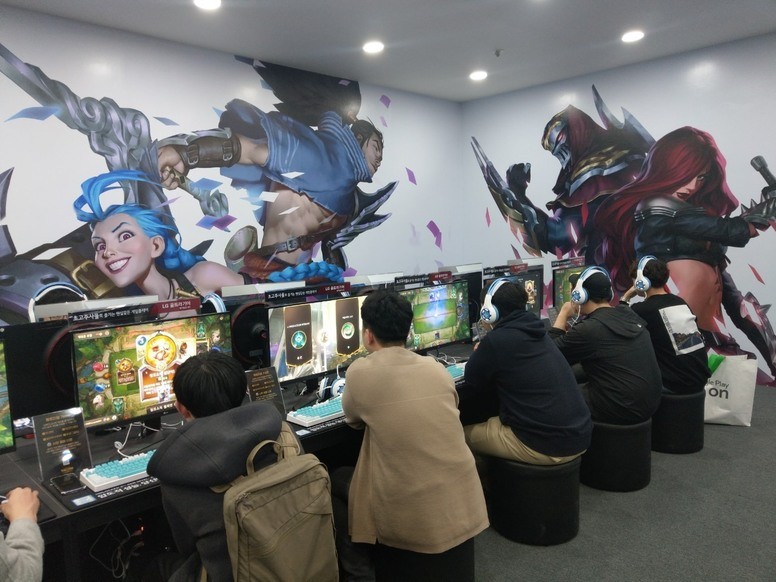 《符文大地传说》抢先试玩游戏内容介绍 攻击效果结合英雄战斗特色