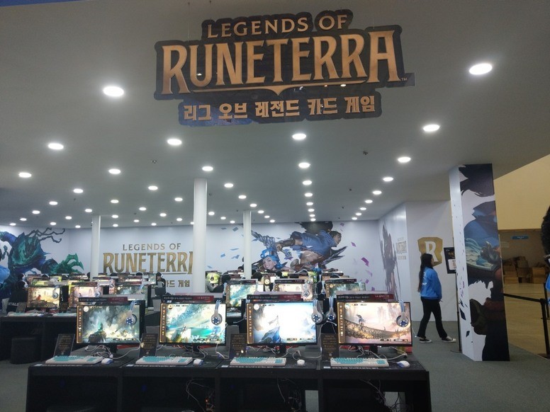 《符文大地传说》抢先试玩游戏内容介绍 攻击效果结合英雄战斗特色