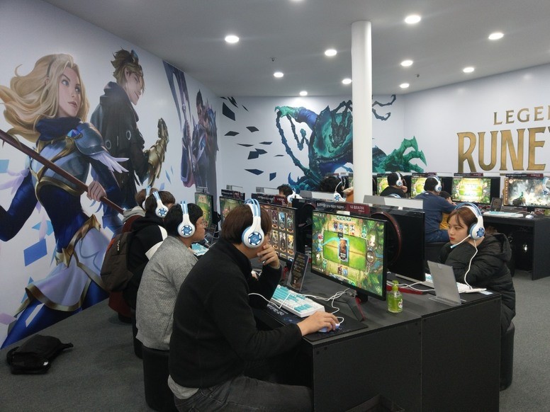 《符文大地传说》抢先试玩游戏内容介绍 攻击效果结合英雄战斗特色